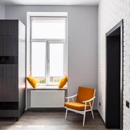 Stylish Apartment In The Center Лвив Екстериор снимка